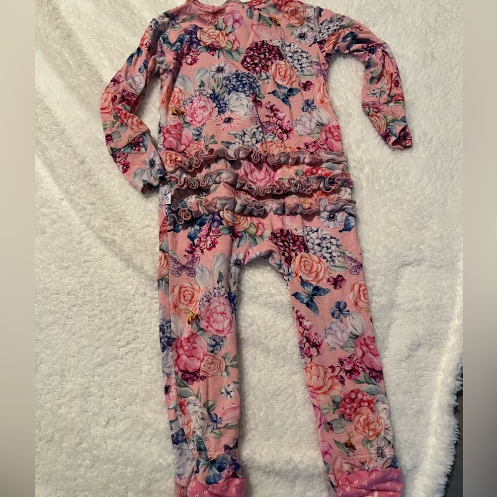 Posh peanut onesie good condition
